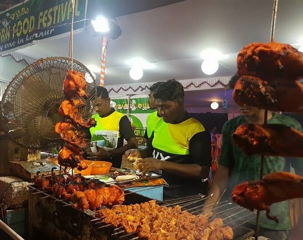 വരീ… പള്ള നെറയെ കയ്ച്ചിറ്റ് പോകാം…