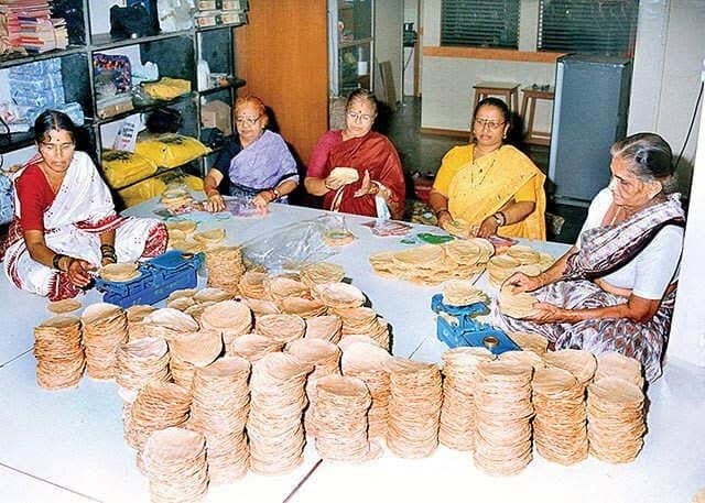 80 രൂപയുടെ മൂലധനത്തിൽ തുടക്കം; ഇന്ന് 1600 കോടിയുടെ ബിസിനസ്! സ്ത്രീശക്തിയുടെ യഥാർത്ഥ പേരായി മാറിയ ലിജ്ജത് പപ്പഡ്