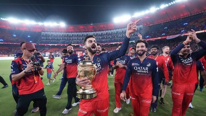 virat-kohli-with-ipl-2025-trophy-034442346-16x9_0
