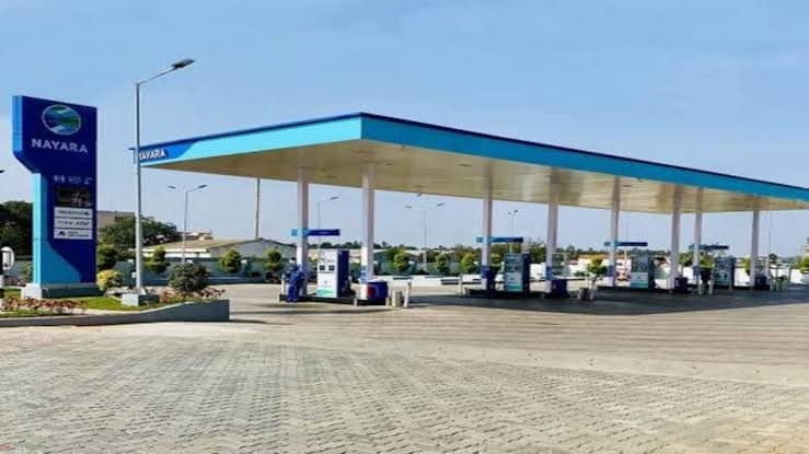 എണ്ണ വിപണിയിൽ അംബാനിയുടെ ചെക്ക്; നയാര പമ്പുകൾ ഏറ്റെടുക്കാൻ ഒരുങ്ങുന്നു